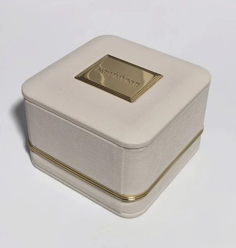 Boucheron ring box with outer box White leather with gold trim