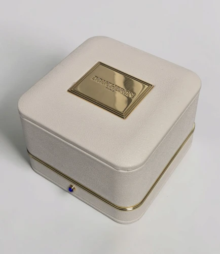Boucheron ring box with outer box White leather with gold trim