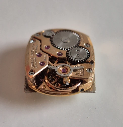 Omega 484 movement 17 Jewel manual wind with square dial & hands