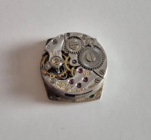 Longines 320 movement 17 Jewel manual wind with Tonneau dial & hands