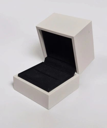 De Beers White ring box with black interior & outer box
