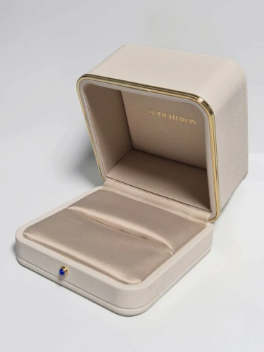 Boucheron ring box with outer box White leather with gold trim