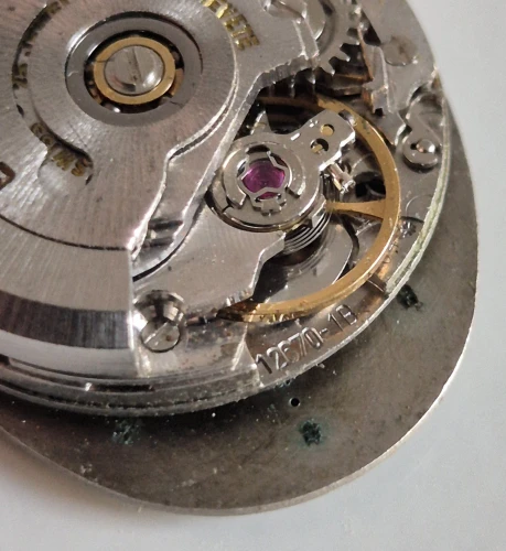 Eterna-matic 12670-1B 25 Jewel automatic movement with oval dial & hands